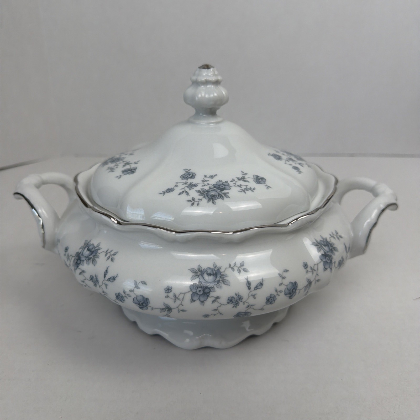 Johann Haviland Traditions Fine China Blue Garland Casserole Covered Dish Soup Johann Haviland Traditions Fine China Blue Garland Casserole Covered Dish Soup