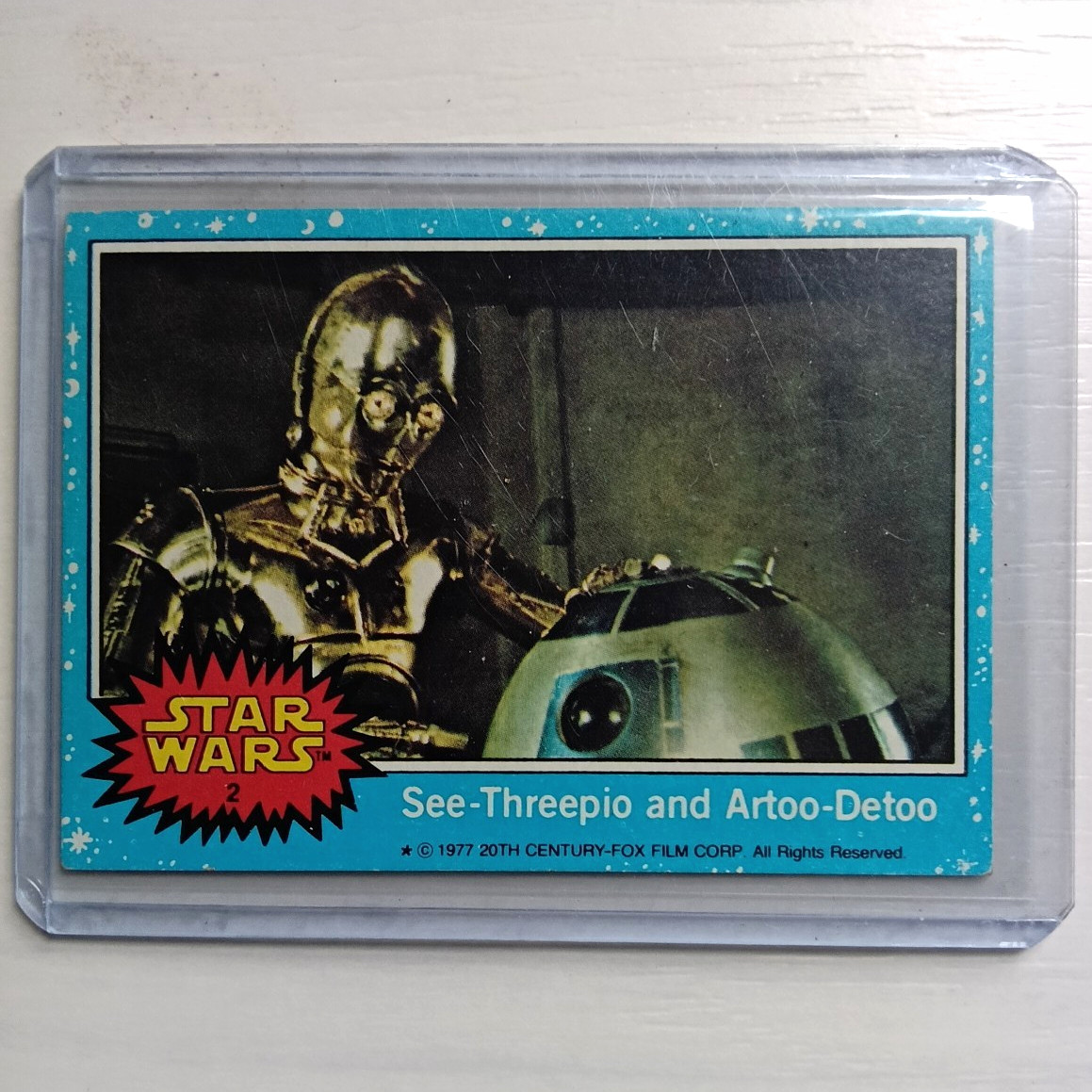 Topps 1977 Star Wars Base Set Card #2 See-Threepio & Artoo-Detoo C-3PO R2-D2