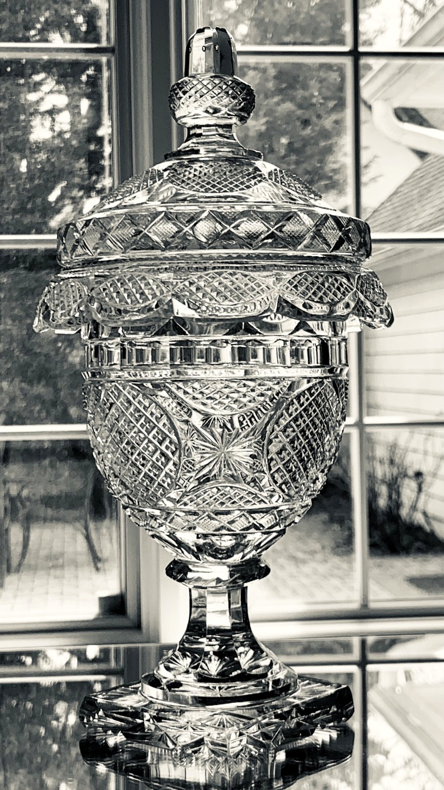 Antique Anglo/Irish Georgian Turnover Pedestal Bonbonnierre/Urn Vase w/Lid