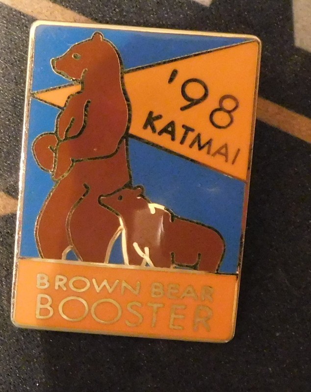 Alaska Katmai National Park 1998 Brown Bear Booster Award Lapel Pin Brooks Camp