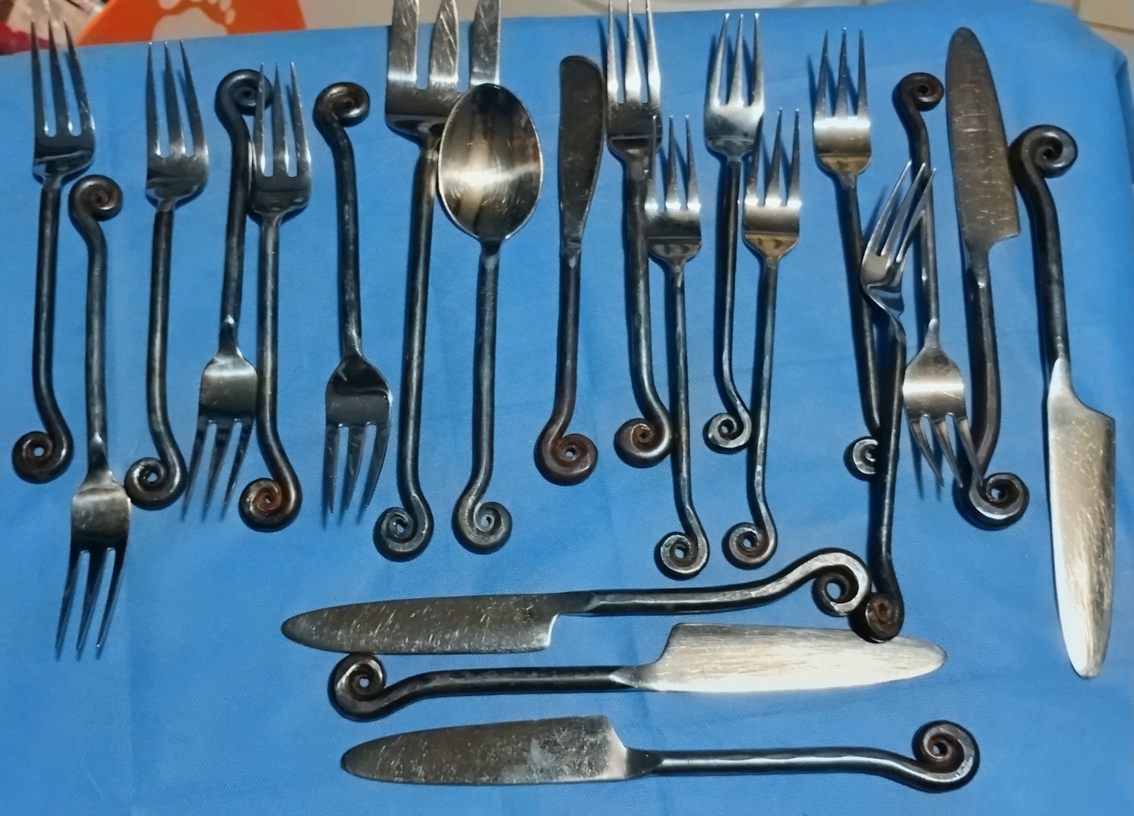 Vintage POTTERY BARN FIDDLEHEAD - FERN Black Iron Stainless Steel Flatware 21pcs Vintage POTTERY BARN FIDDLEHEAD - FERN Black Iron Stainless Steel Flatware 21pcs