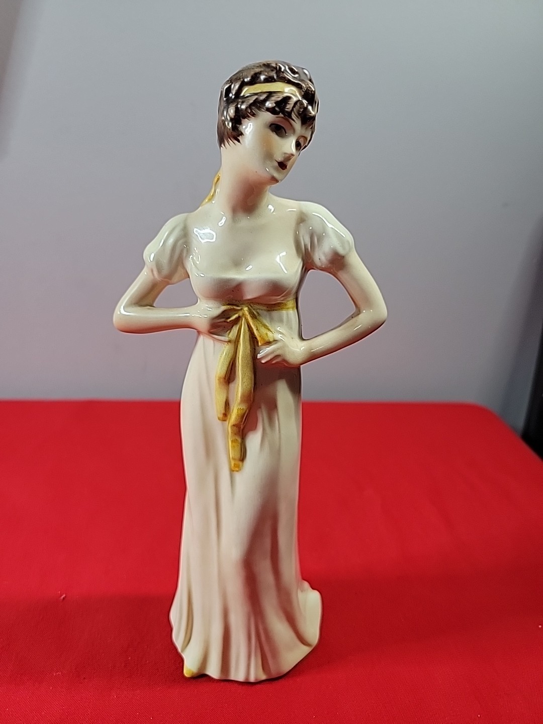 Vintage Goebel Lady Woman Figurine Reflections 1800 Porcelain 16-286 Germany 8\