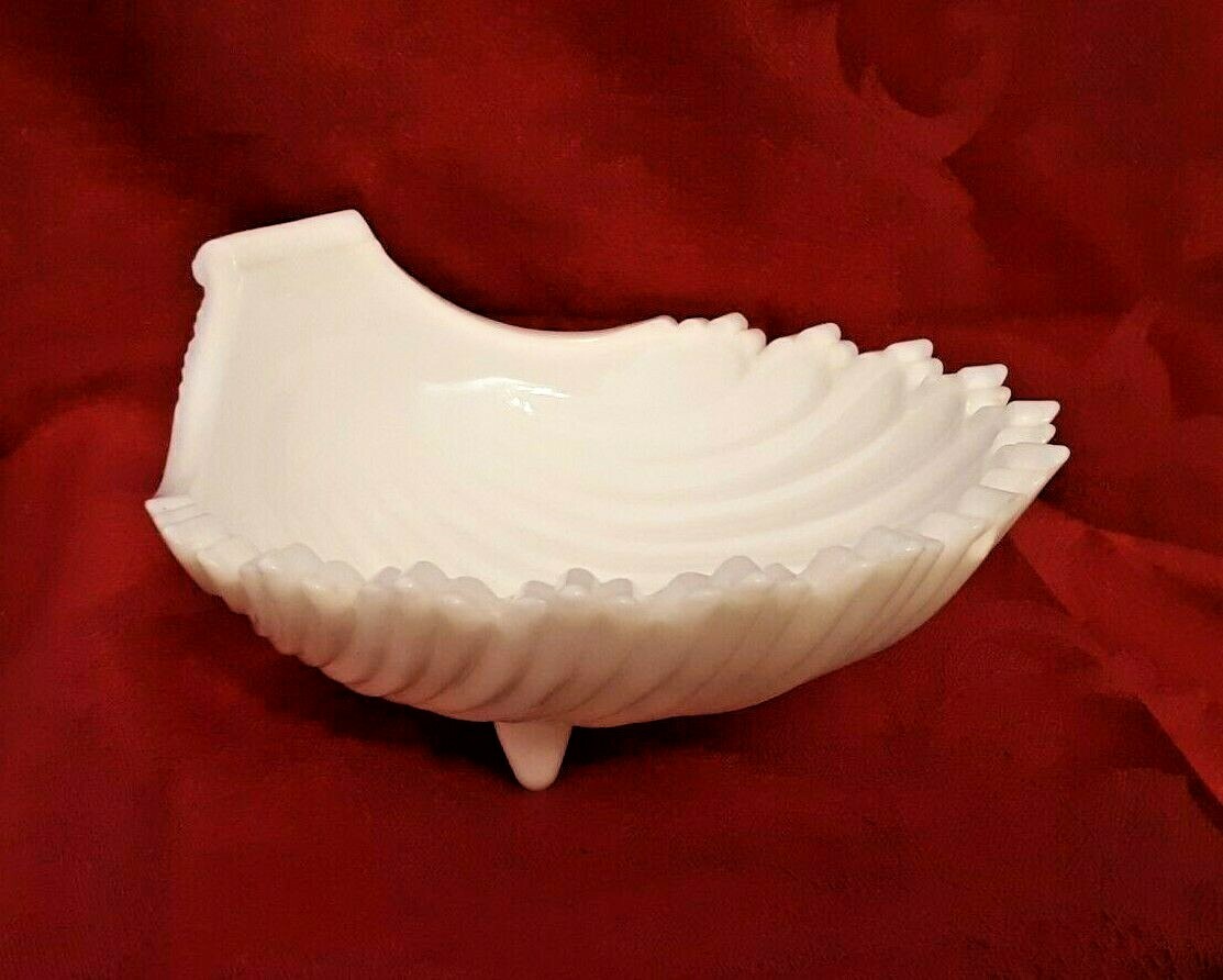 Vintage  Westmoreland Milk Glass Shell Shaped Bowl