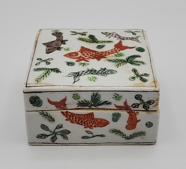 Vtg Unmarked Asian Fish Koi Pattern Trinket Box 2 1/2 Vtg Unmarked Asian Fish Koi Pattern Trinket Box 2 1/2