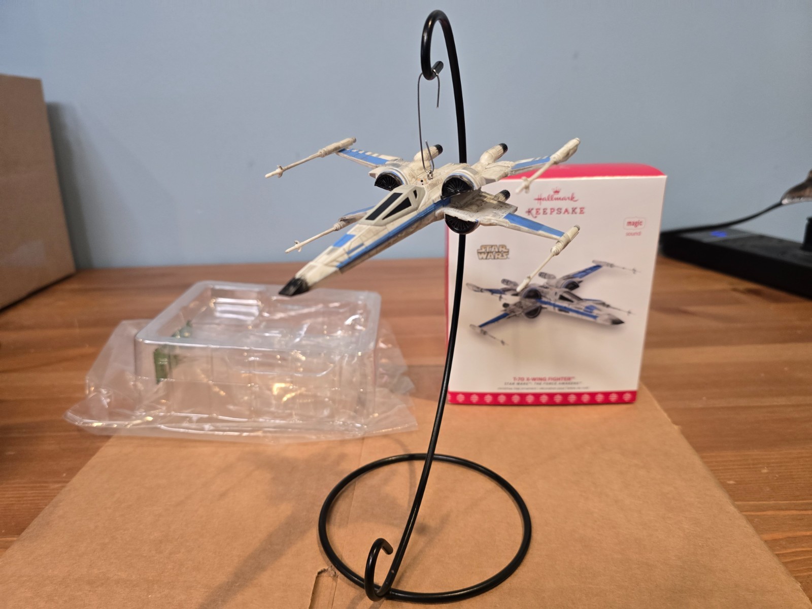 2017 Hallmark Star Wars Event Ornament - T-70 X-Wing Fighter /3275