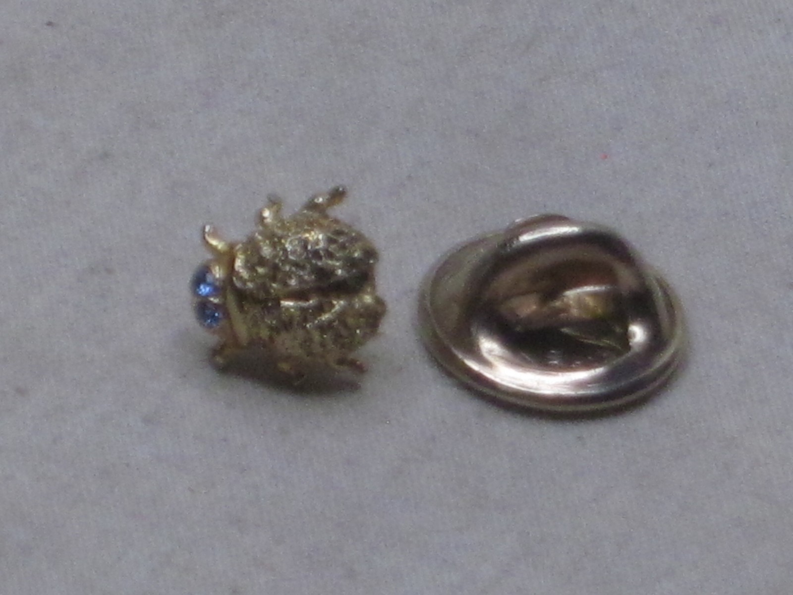 vintage goldtone blue eyed ladybug lapel tack pin pinback small metal brooch BX1