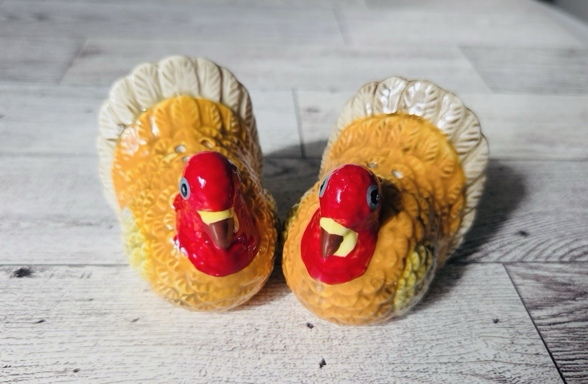 ❤️New Ceramic Turkey Themed Salt & Pepper Shaker Set