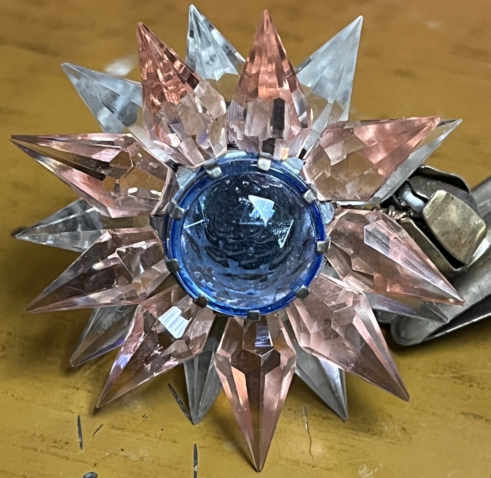 RARE 1930\'s Double Row MATCHLESS STAR Light - clear-pink-blue 700 Size