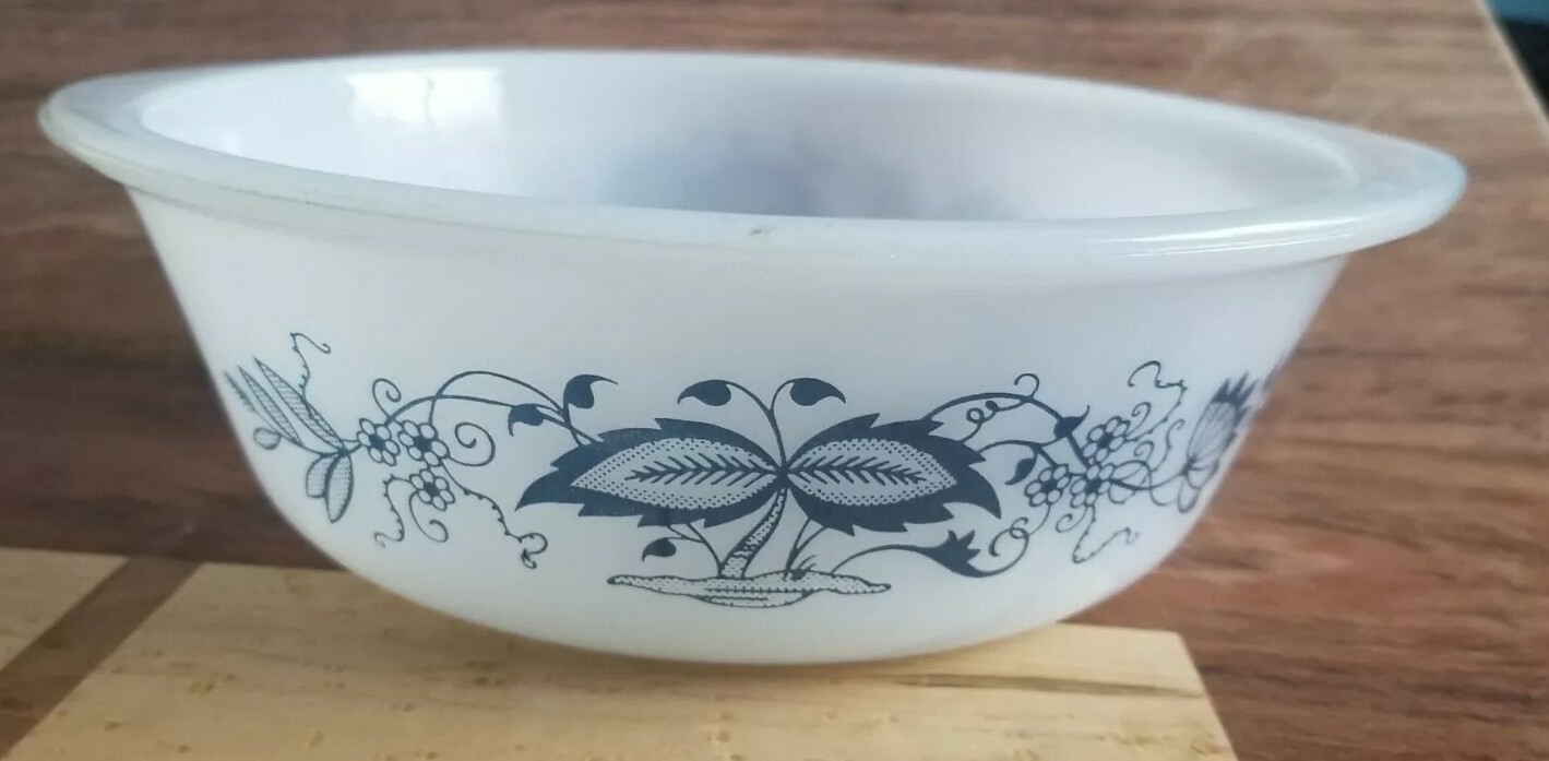 Old Town Blue onion Glasbake 2.0 Quart Casserole Dish J514 Vintage 