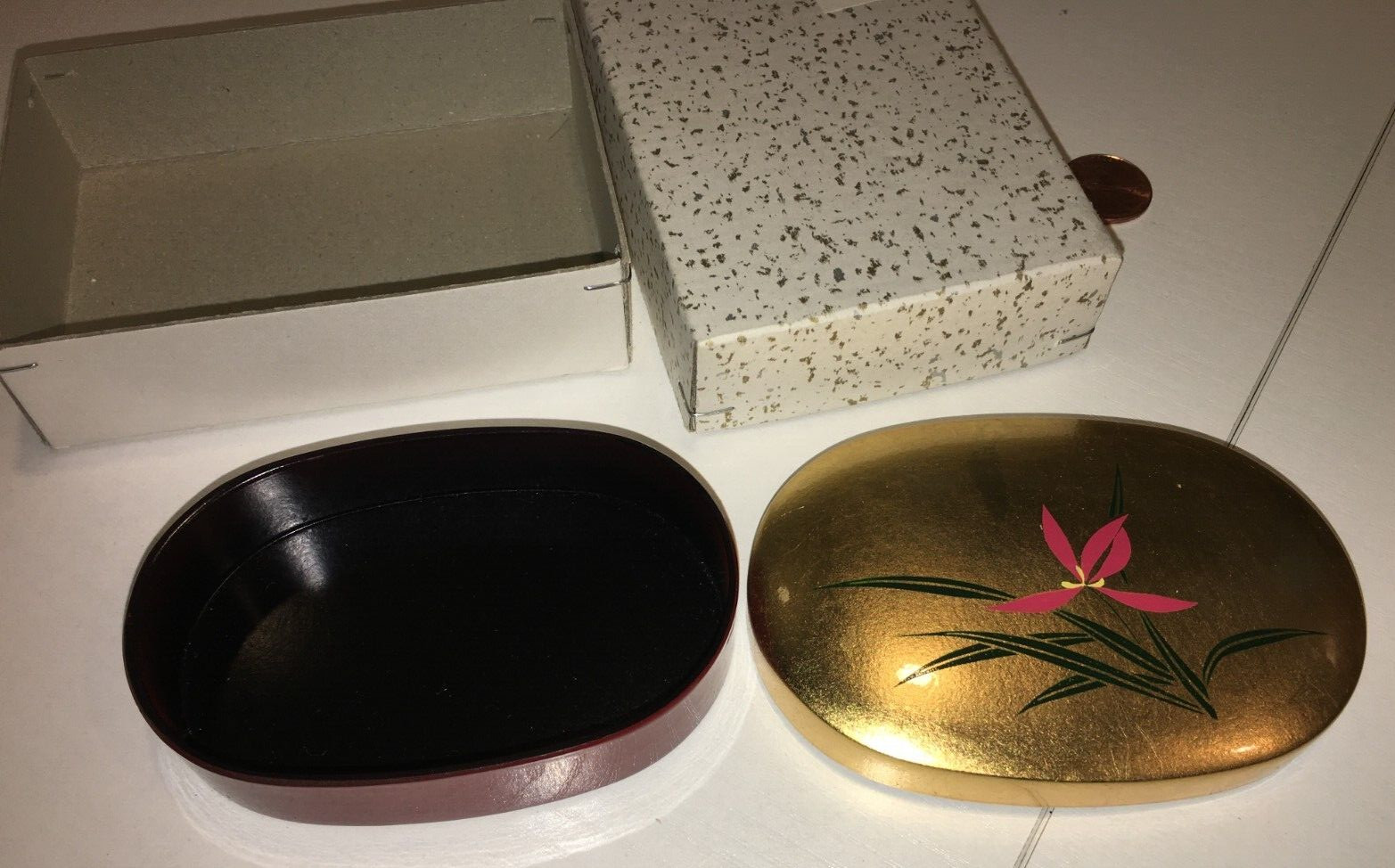 VINTAGE NEW NIB ASIAN JAPAN GOLD HAND PAINTED LID LACQUER TRINKET BOX 3 1/2\