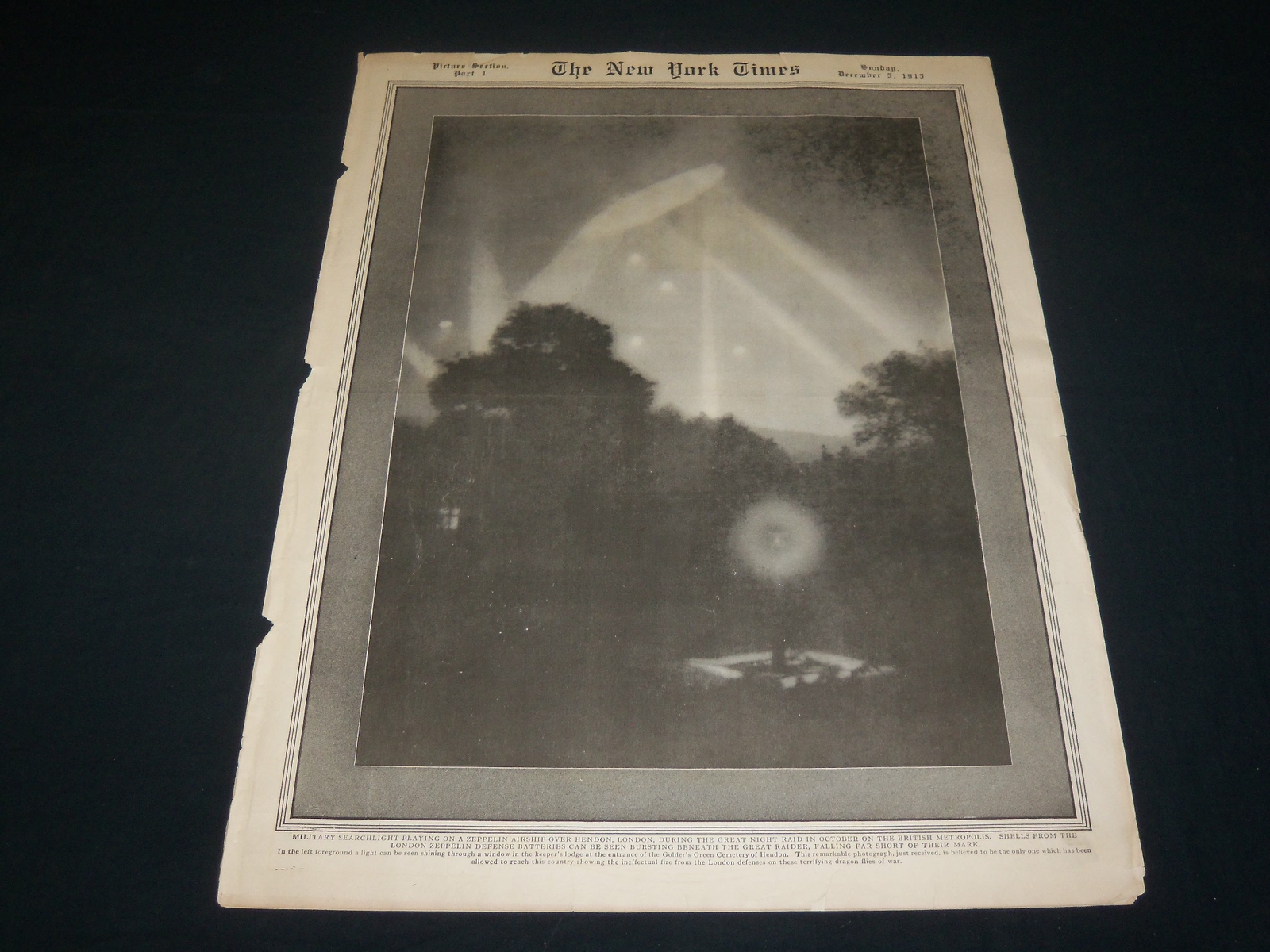 1915 DEC 5 NEW YORK TIMES ROTO PICTURE SECTION - ZEPPELIN OVER LONDON - NT 9392