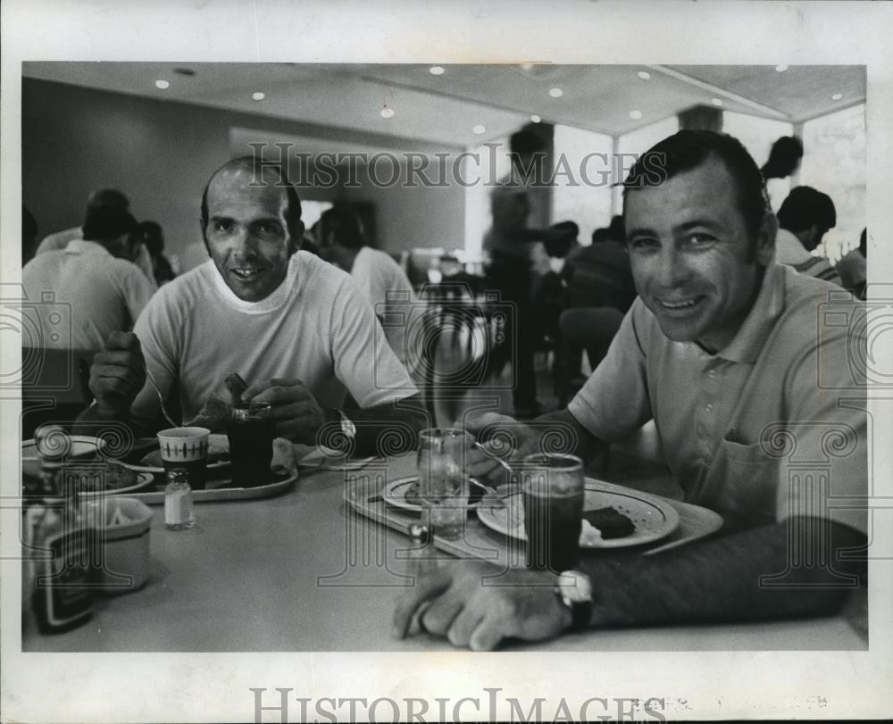 1972 Press Photo Green Bay Packers football players, Carroll Dale and Doug Hart