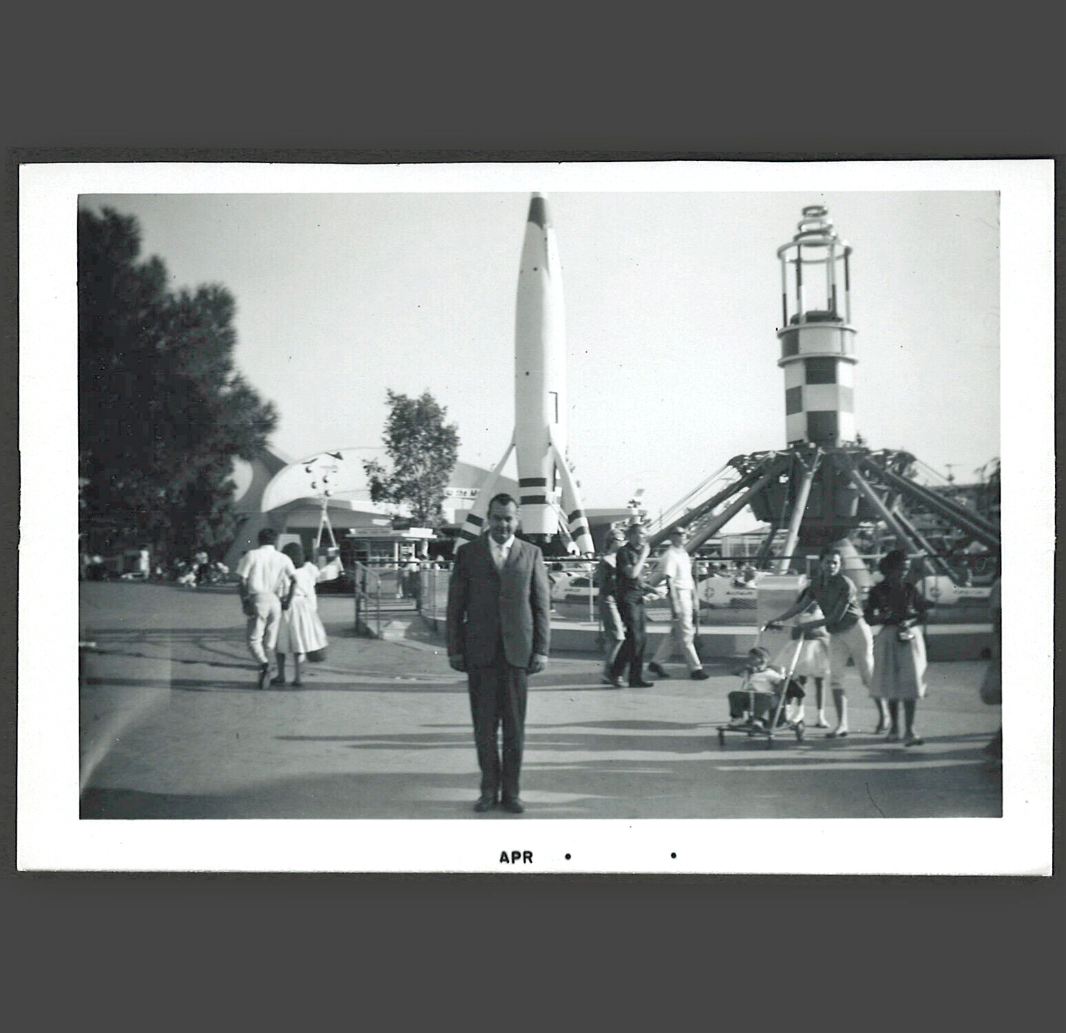 c1962 Original Disneyland Snapshot Tomorrowland Rocket to the Moon Rocket Jets