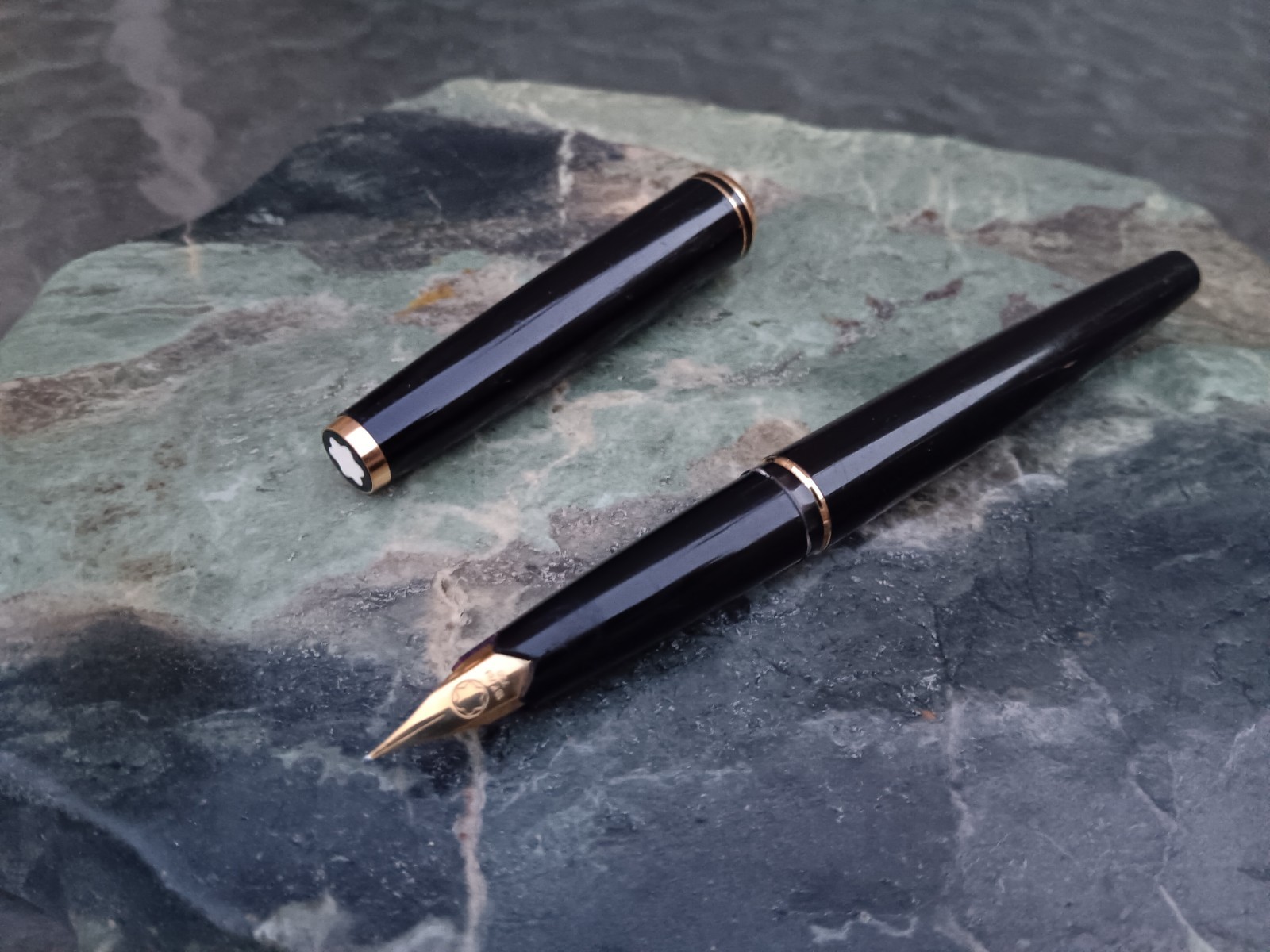 Vintage Montblanc Fountain Pen 18K Gold Nib Gold & Black Made In W Germany 🇩🇪 