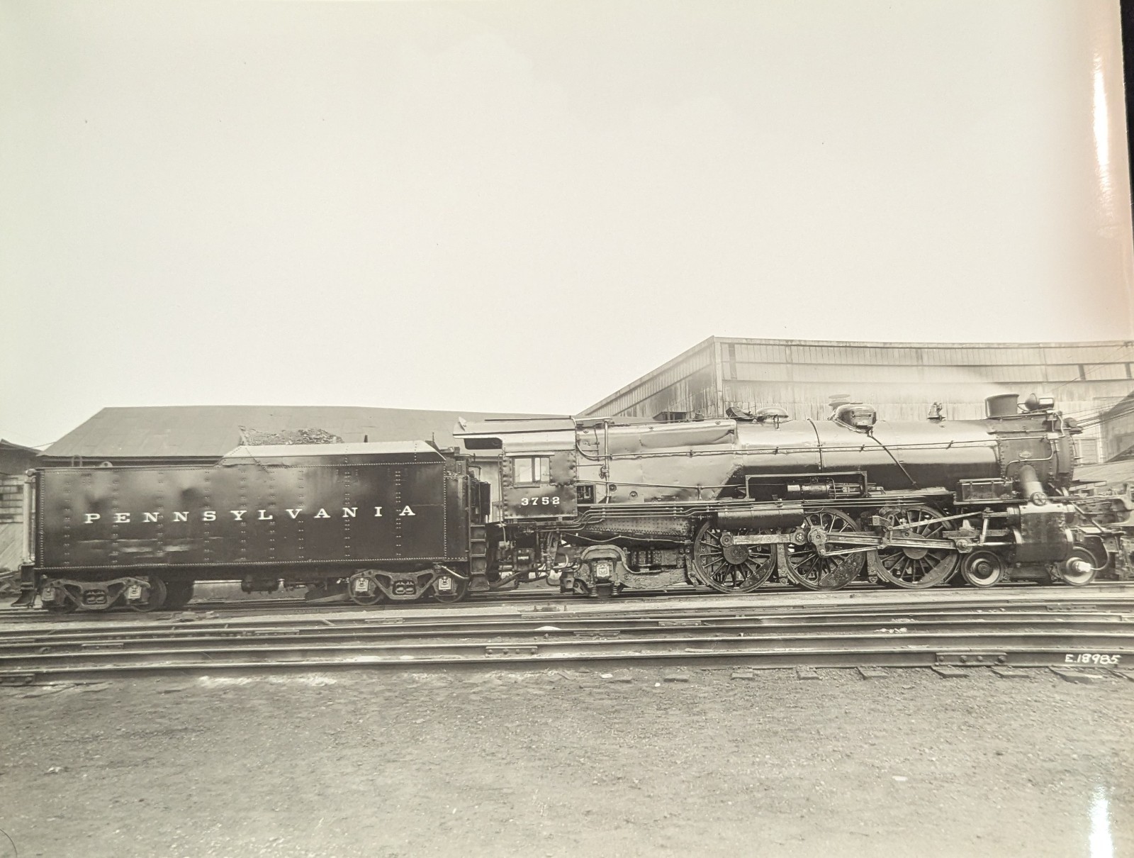 *VINTAGE PENNSYLVANIA RAILROAD STEAM LOCOMOTIVE NO. 3752 & TENDER  BL/WH PHOTO*
