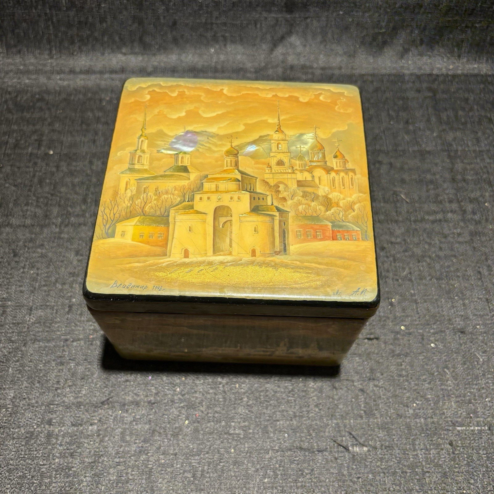 Vtg Russian Lacquer Miniature Box – Hand-Painted Vtg Russian Lacquer Miniature Box – Hand-Painted