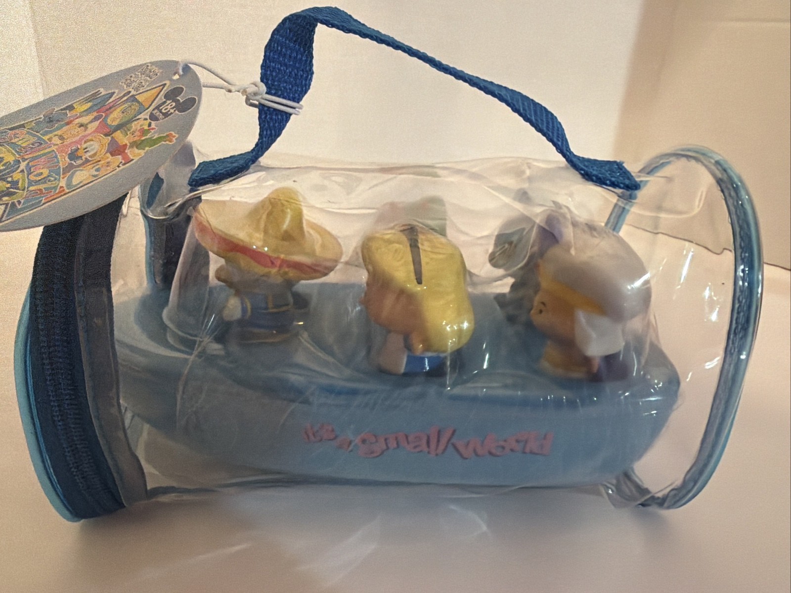 Disney It’s A Small World Boat Ride Bath Toy w/ 5 Figures NWT-Stich, Alice +++