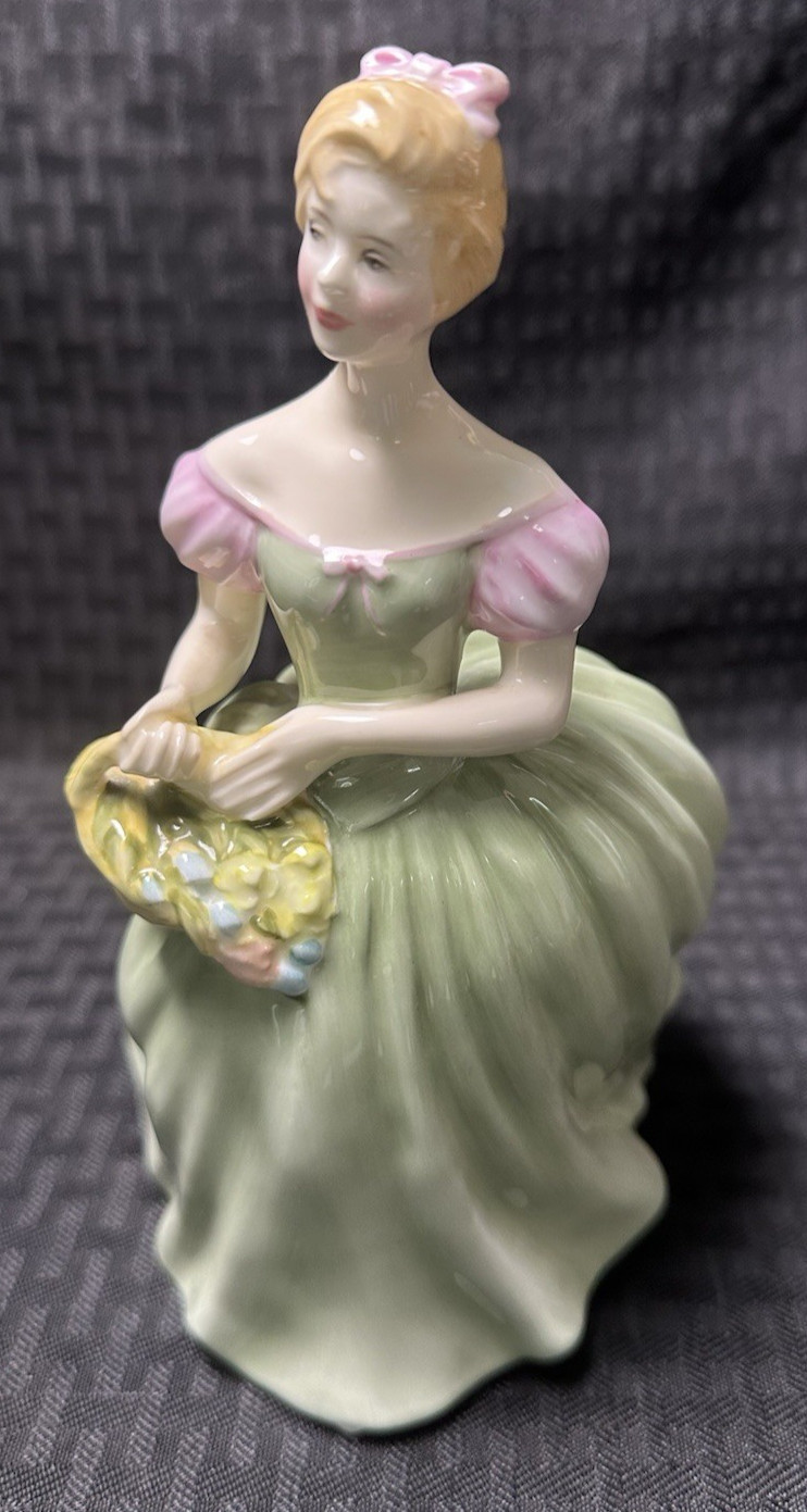 Vintage 1967 Royal Doulton Figurine Clarissa #2345