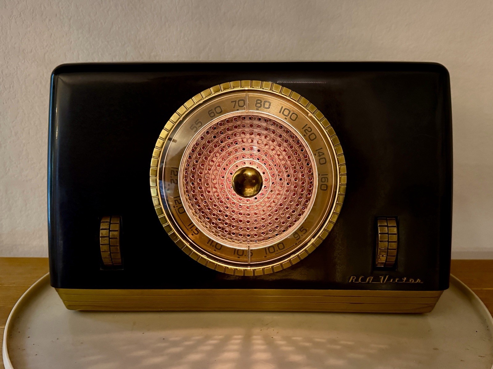 Iconic 1948 RCA Victor 8X681 “Golden Throat” Brown Bakelite LIT Tube Radio Works