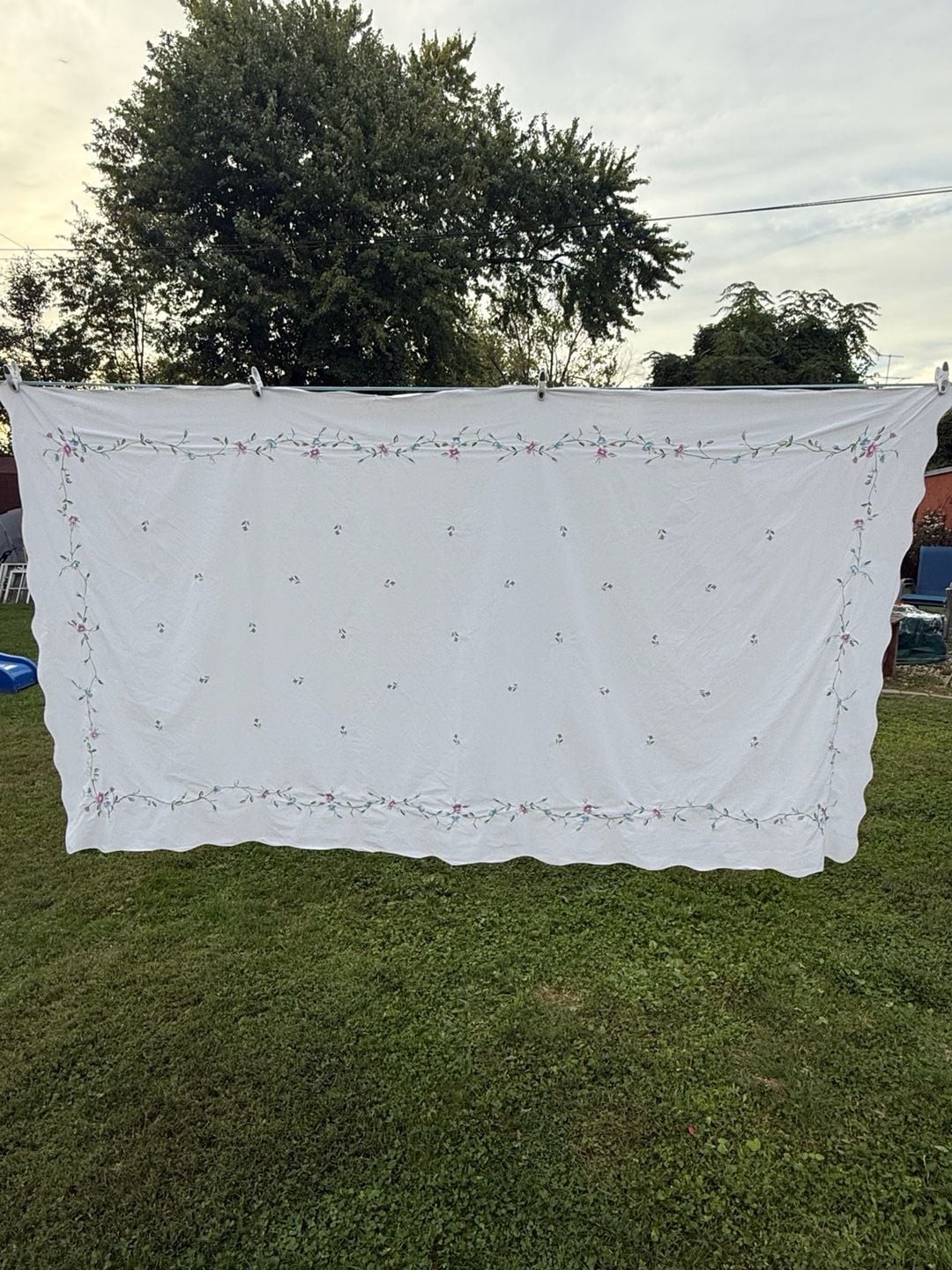 Vintage Hand Embroidered Floral Tablecloth White Scalloped Edge 114x61
