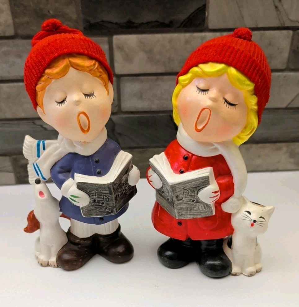 VTG  Lund's Lites ceramic Christmas Boy/girl figurines with a red knit Beanies 