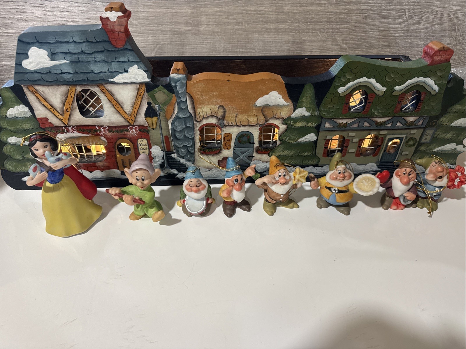 Vintage Schmid Disney Snow White & Seven Dwarfs Figurine Set 8 Pc Plus Town