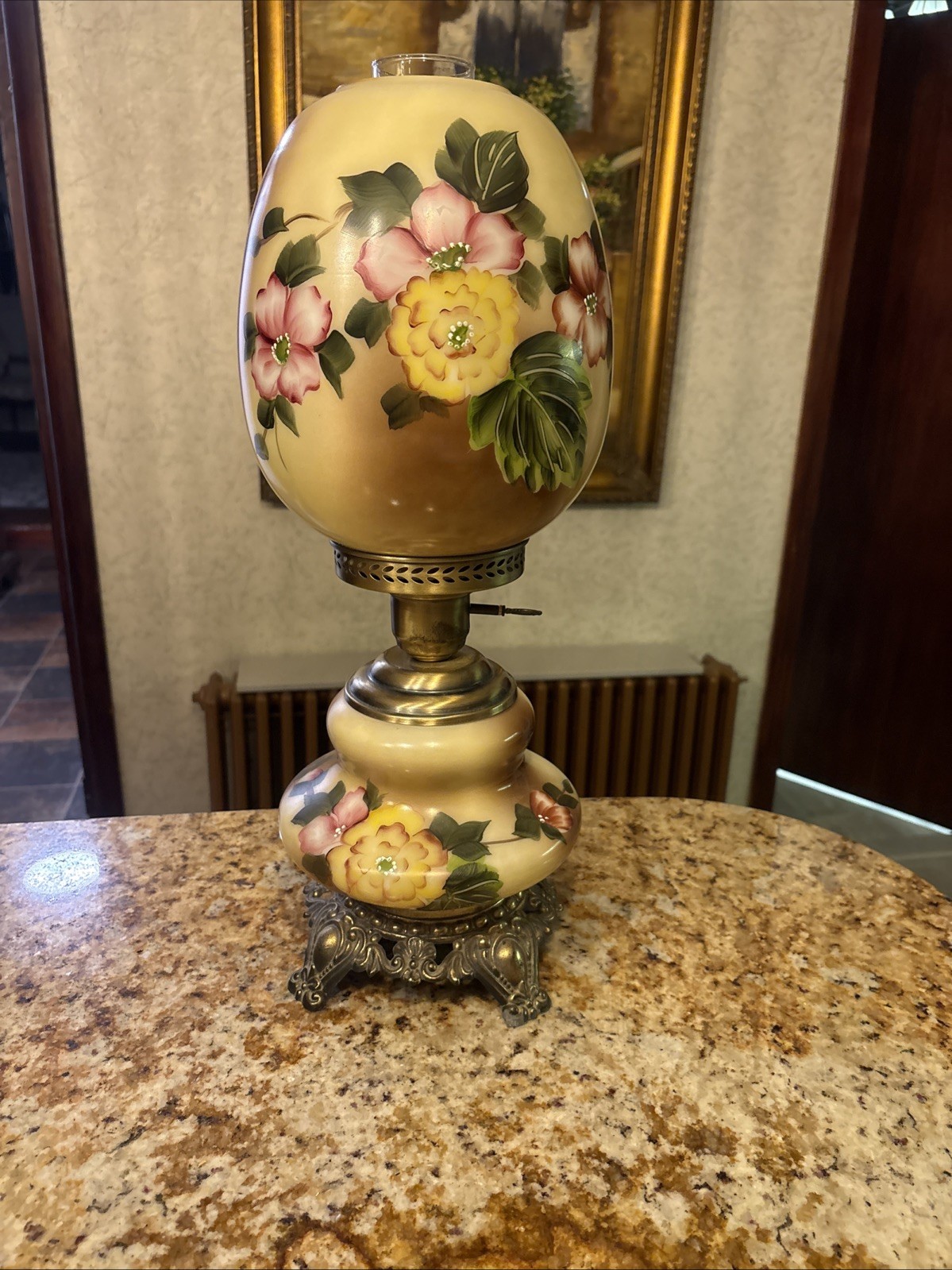 Gorgeous Vintage Gone With The Wind Hurricane 3-way parlor lamp 20” tall