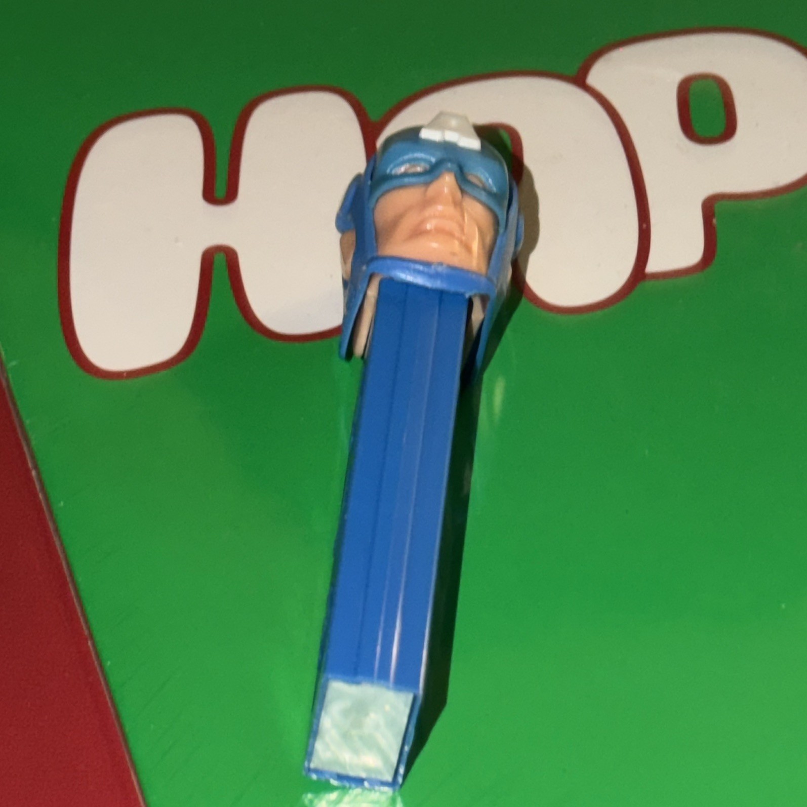 PEZ DISPENSER VINTAGE CAPTAIN AMERICA NO FEET 