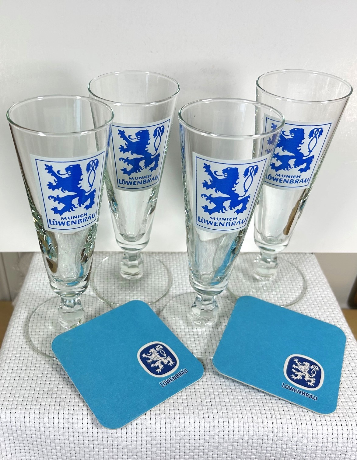 LOT 4 VTG Lowenbrau MUNICH Fluted 0.2L Beer Glasses Stemmed Classic Bier +Mats LOT 4 VTG Lowenbrau MUNICH Fluted 0.2L Beer Glasses Stemmed Classic Bier +Mats