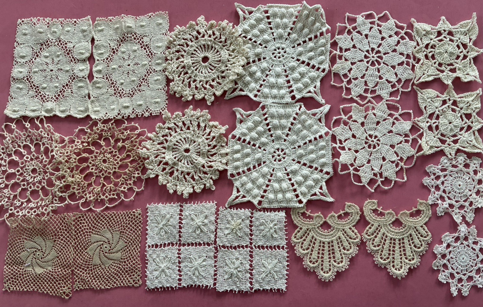 CROCHET DOILY MEDALLIONS 30 Lace Fragments 3”-5” Snippets Craft Sew Vintage Lot 