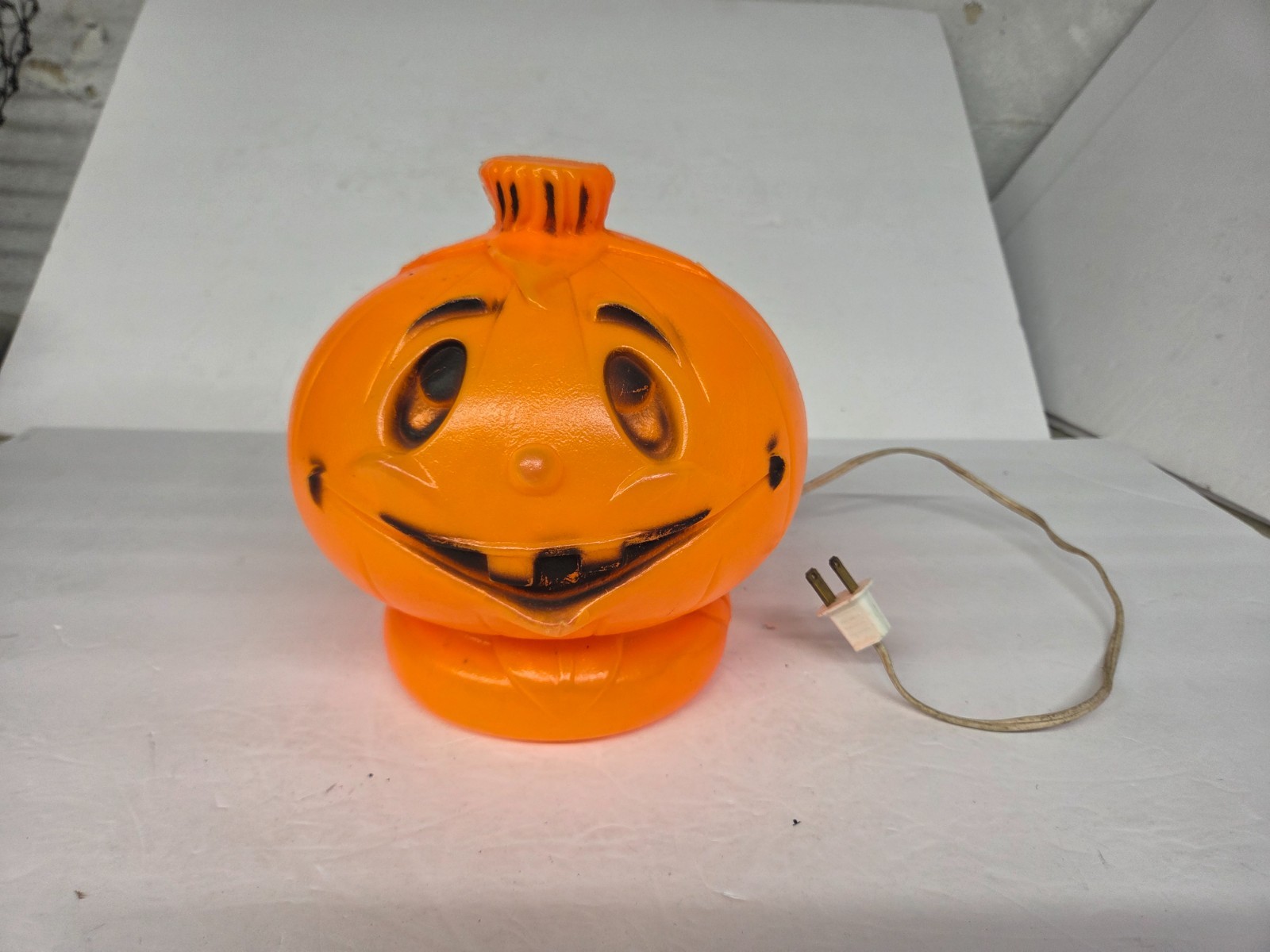 Vintage Halloween Pumpkin Jack-o\'-Lantern Blow Mold 10\