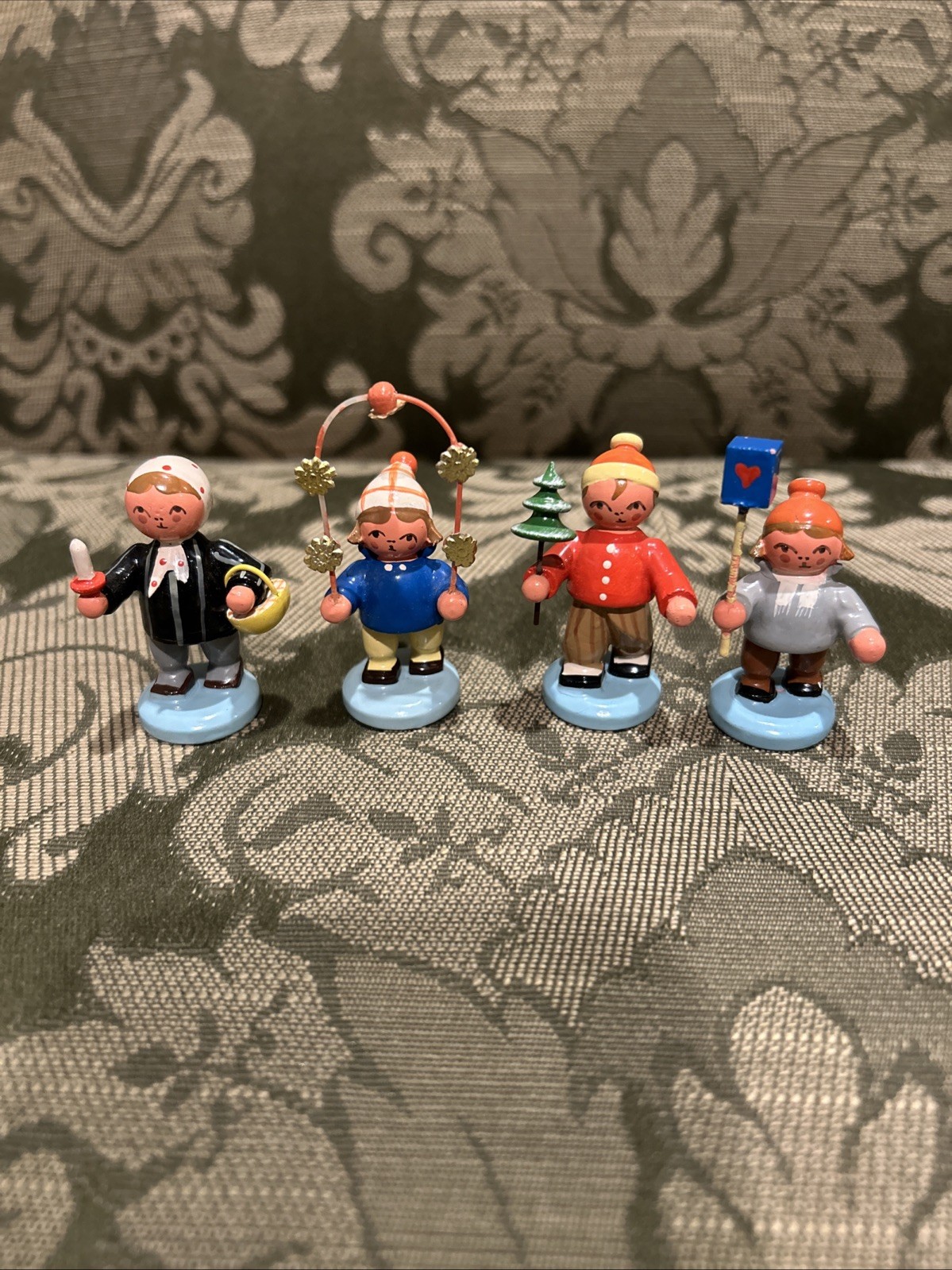 Lot of 4 Miniature Erzgebirge GDR Winter Children KWO - Germany