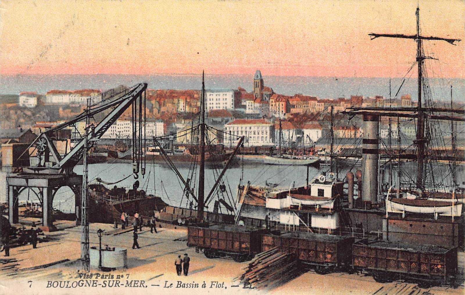 France Boulogne sur Mer Bassin a Flot Steamboat vintage postcard B969