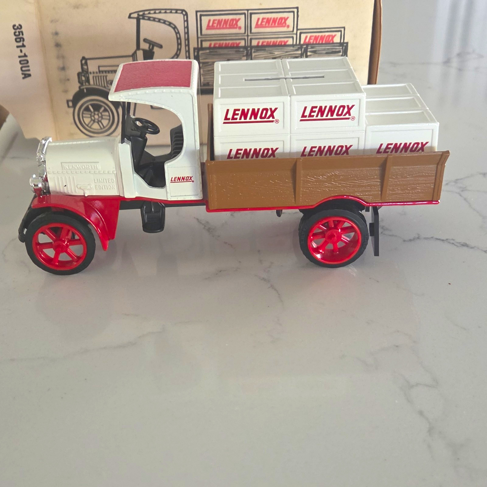 Ertl 1925 Kenworth Crate Bank Stock #3561 Metal Reproduction Vehicle