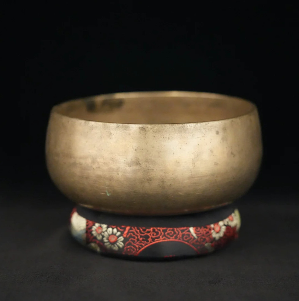 16th/17th Century singing bowl in A# 6.25 inches