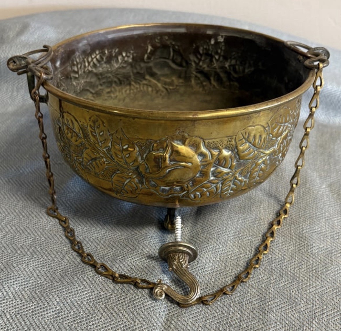 Antik/Vtg (ca. e1900s?) Brass Hanging Jardiniere/Planter w/Chain & Screw Hook