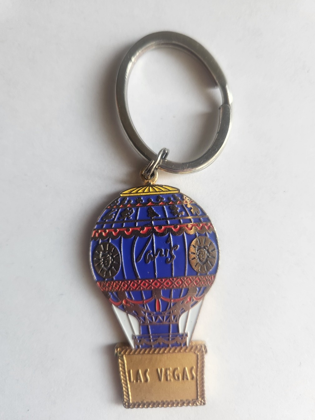 UNUSUAL DESIGN Paris Las Vegas Hot Air Balloon Keychain Enamel Souvenir Nevada