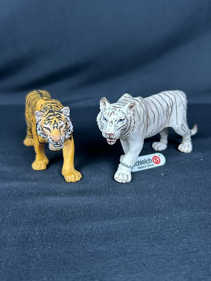 2007 Schleich Tiger #14369 & White Tiger #14382 Retired Wild Life Set