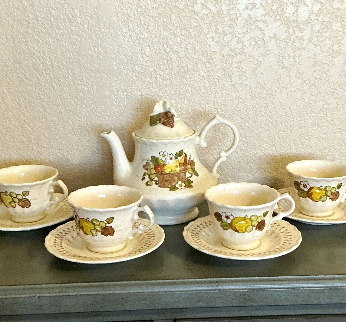 Metlox Vernon Ware Fruit Basket Tea Set - 4 tea cups w Saucers & Teapot