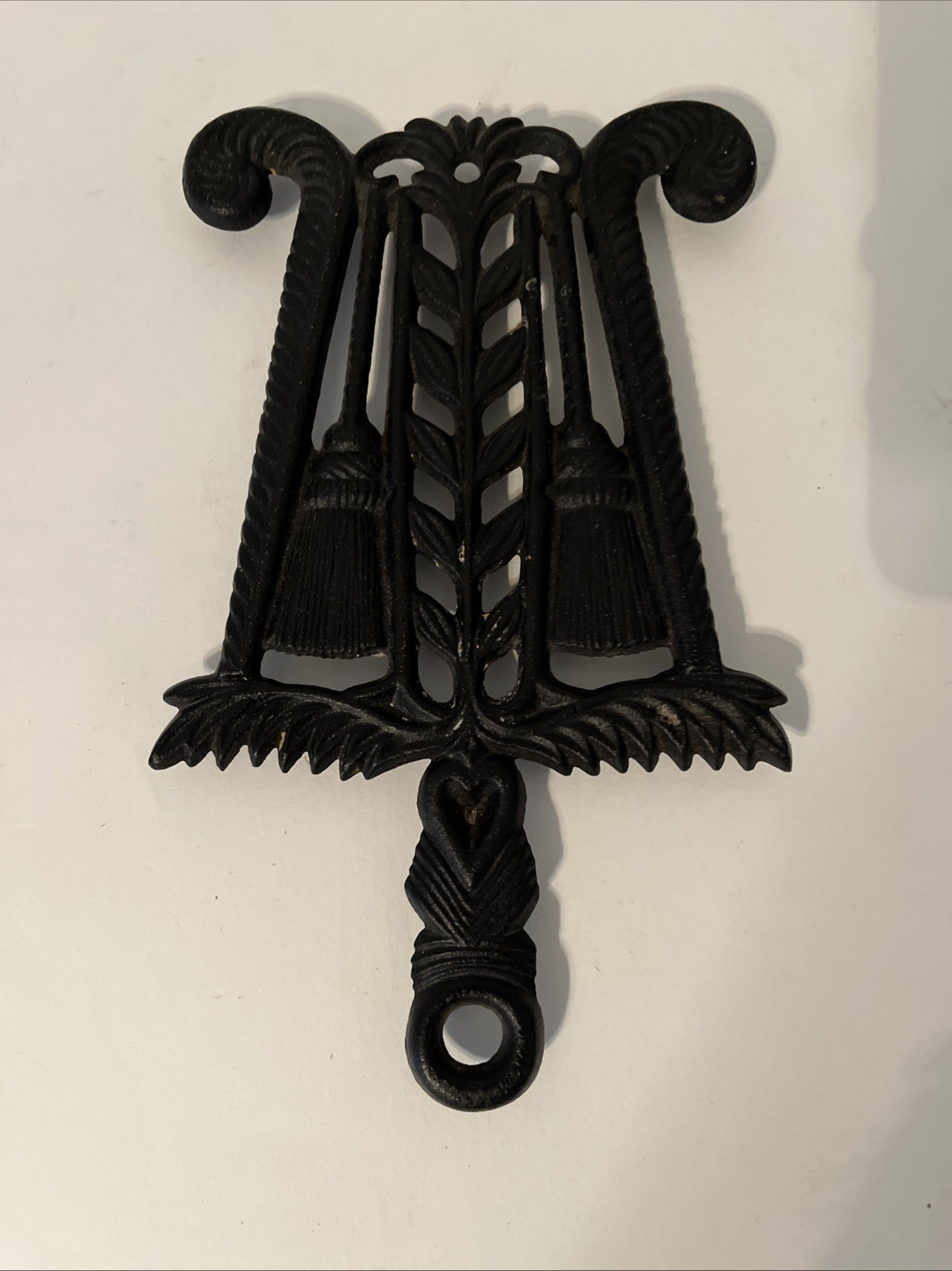 Vintage T-6 Grain & Tassel Cast Iron Trivet