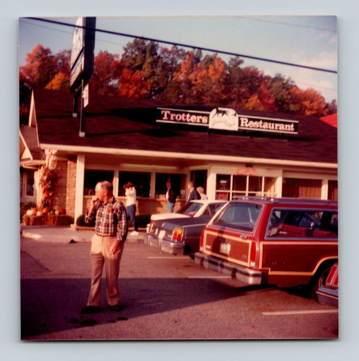 Vintage 1986 Color Photo Trotters Family Style Restaurant Autumn Scene