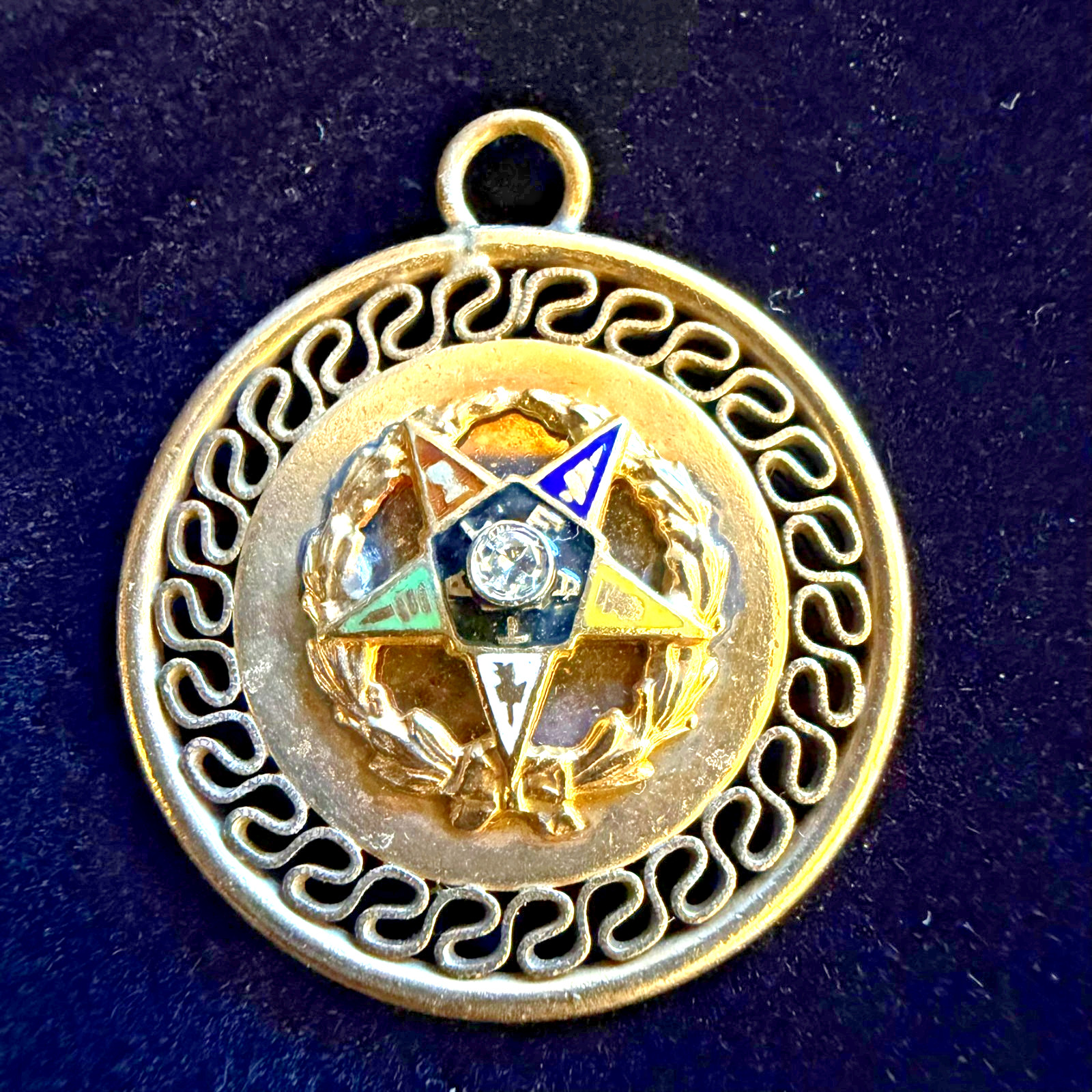 Vintage 10K Gold Eastern Star Pendant w/Diamond Center USA 4.4g