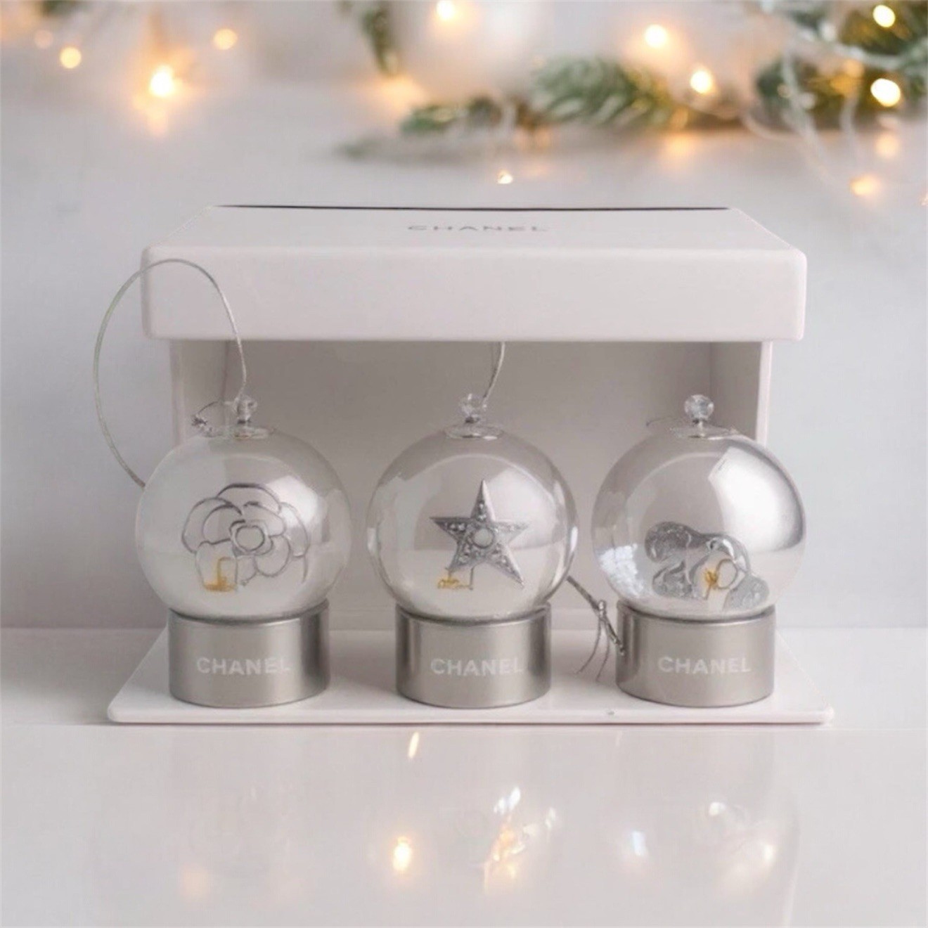 CHANEL BEAUTE Joaillerie Snow Globes 3Pc Set Silver Mini Novelty GWP NIB Holiday CHANEL BEAUTE Joaillerie Snow Globes 3Pc Set Silver Mini Novelty GWP NIB Holiday
