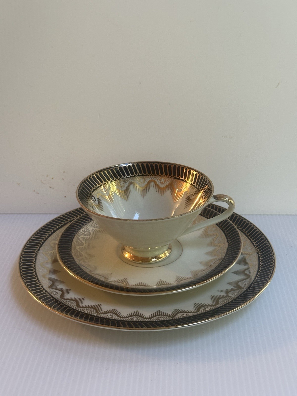 HANDEL BAVARIA GERMANY TRIO TEA SET CUP SAUCER DESSERT PLATE GOLD TRIM