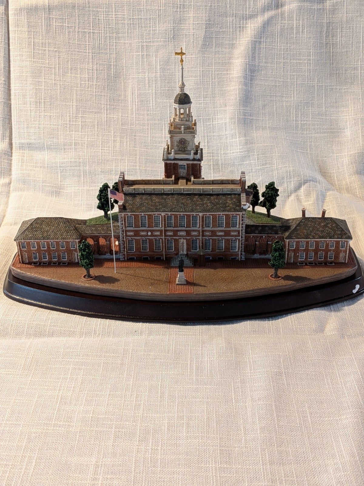 INDEPENDENCE HALL LIMITED EDITION FIGURINE by The Danbury Mint (RARE)
