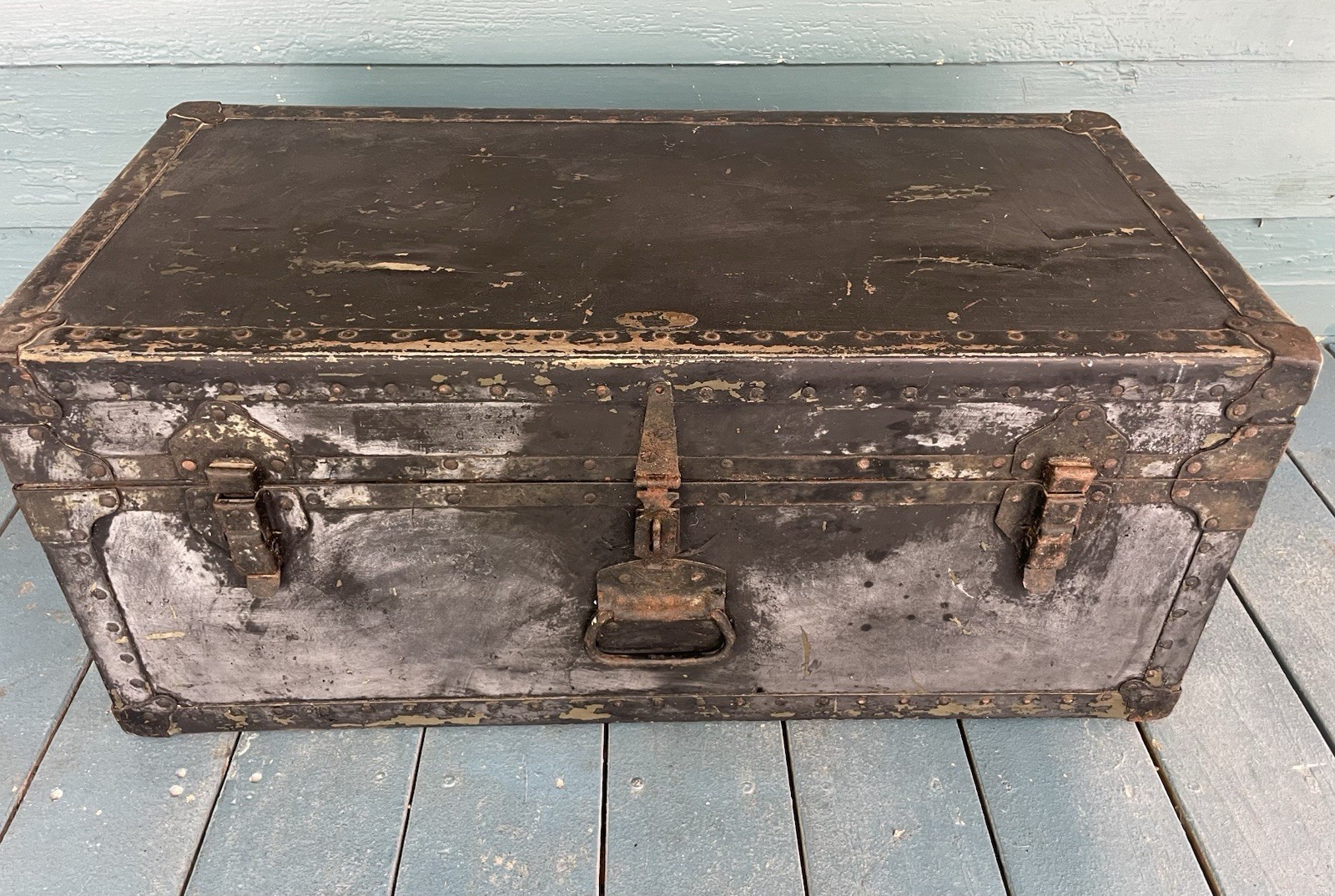 Vintage 1949 Doehler U.S. Army Foot Locker – Original Military Trunk
