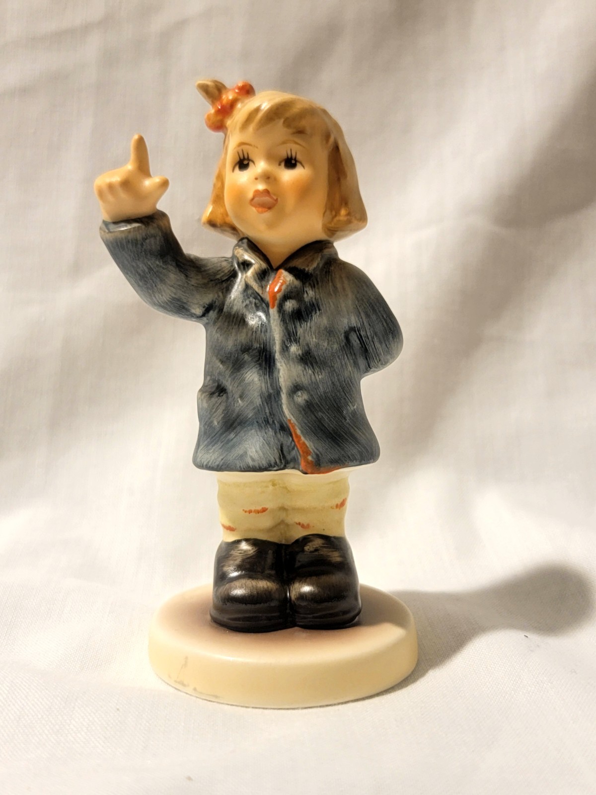 M.I. Hummel “Melody” / “Melody Conductor” #2198 – Club Exclusive – TMK-8 