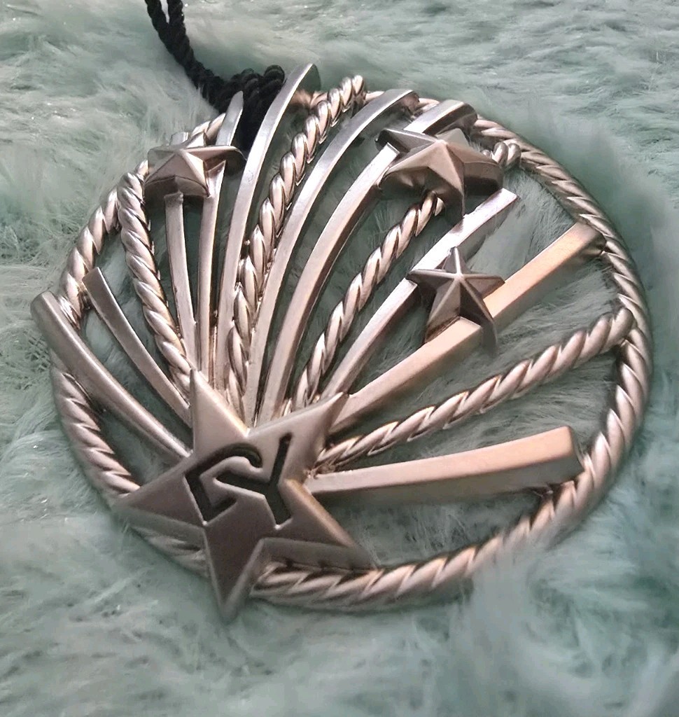 David Yurman Holiday Ornament 2021 Starburst Shooting Stars Pendant David Yurman Holiday Ornament 2021 Starburst Shooting Stars Pendant