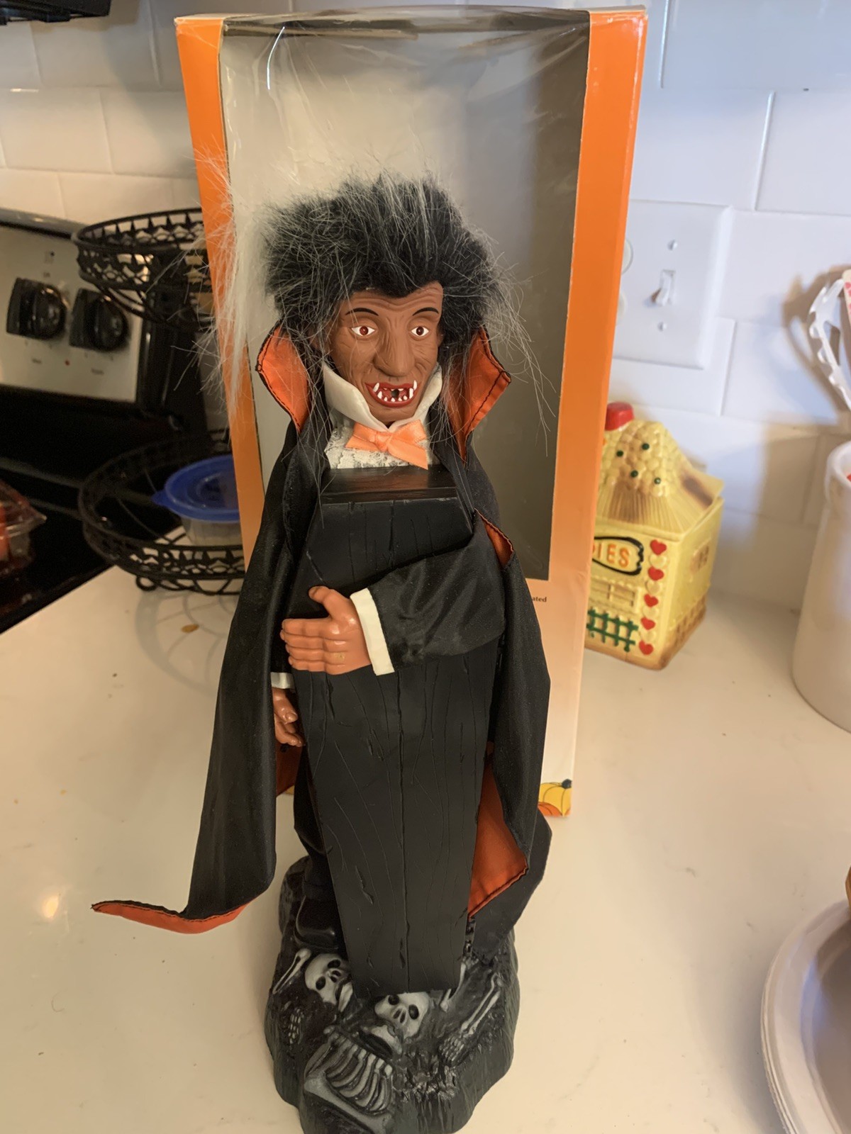Vintage Animated Spooky Coffin Dracula Vampire Battery Operated In Box Works