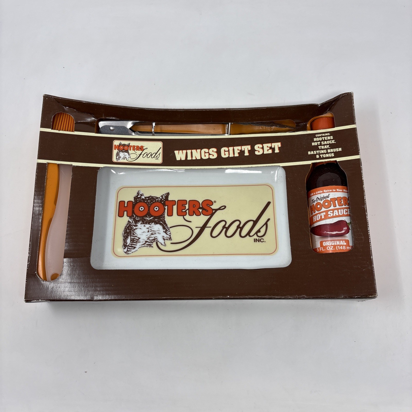 Vintage 2012 Hooters Wings Collectible gift set Plate/Tongs/ Brush - DAMAGED BOX Vintage 2012 Hooters Wings Collectible gift set Plate/Tongs/ Brush - DAMAGED BOX